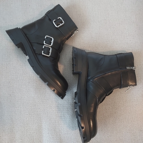 ZARA low heeled Leather ankle boots with buckles - Picture 5 of 11